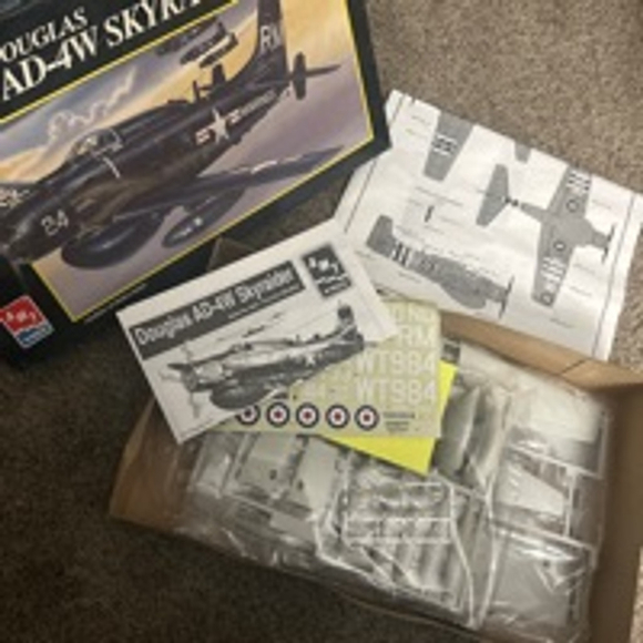 AMT Douglas AD-4W Skyraider Model Kit - Black - Picture 7 of 7